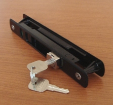 CIERRE LAT.  P/CORR.C/LLAVE C/CUBETA EXT. "VPC" "NEGRO" [1]